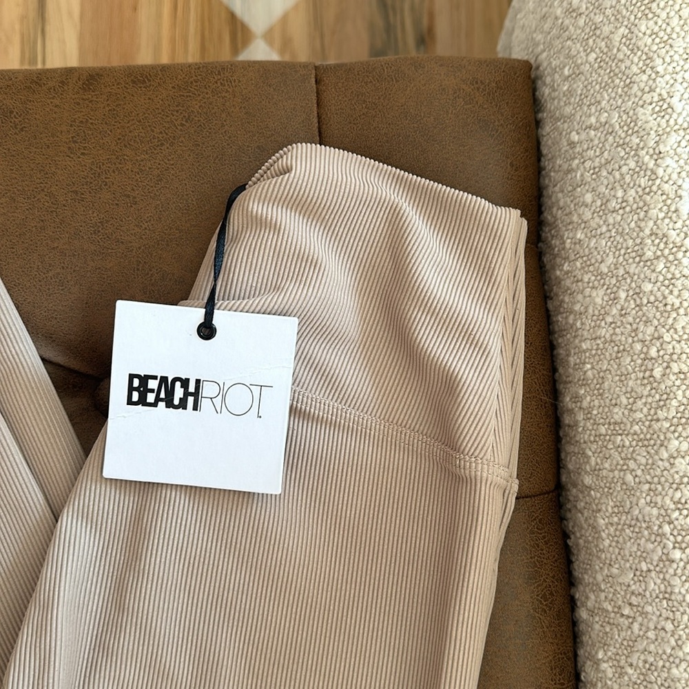 NWT BEACH RIOT TAUPE AYLA LEGGINGS SMALL - Picture 6 of 7